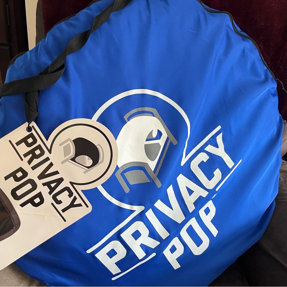 Privacy pop tent
